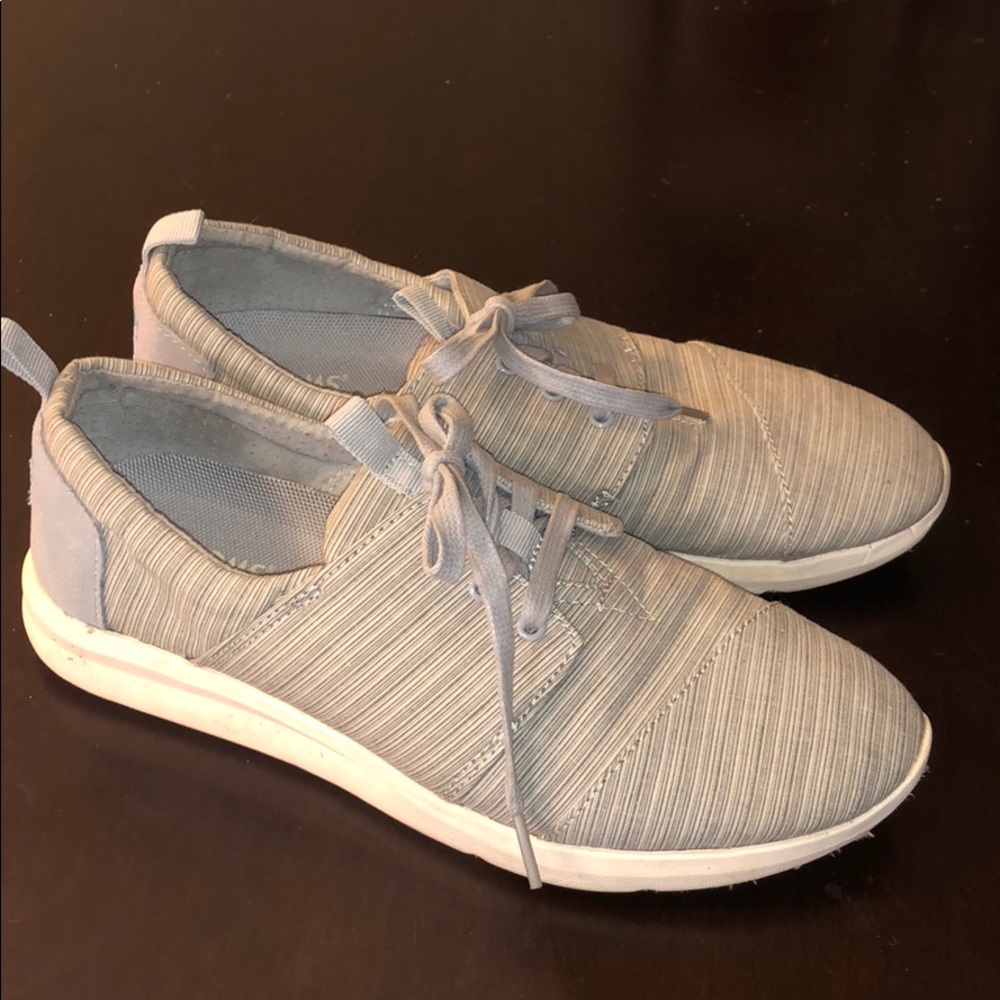 Toms Tennis Shoes. Women’s size 9.